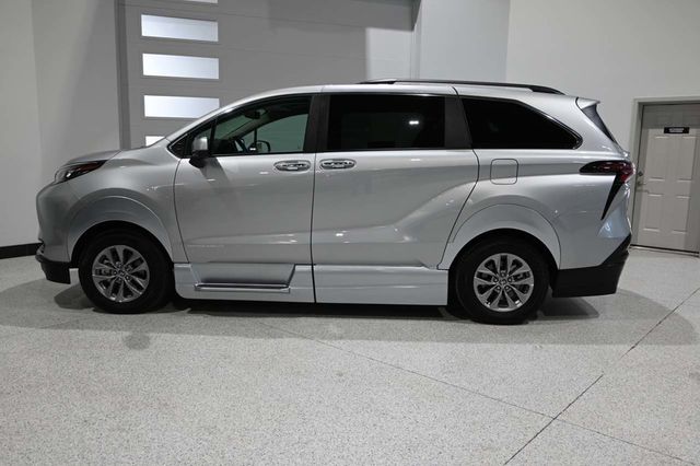 2025 Toyota Sienna XLE AWD 7-Passenger - 23098845 - 8