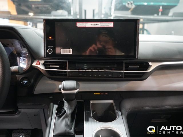 2025 Toyota Sienna XLE FWD 8-Passenger - 22956976 - 17