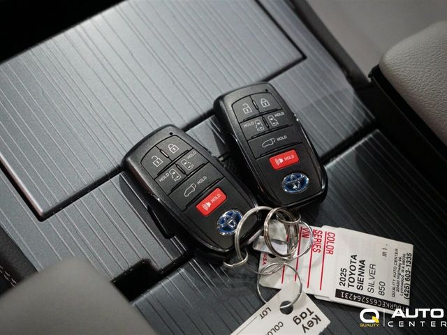 2025 Toyota Sienna XLE FWD 8-Passenger - 22956976 - 24