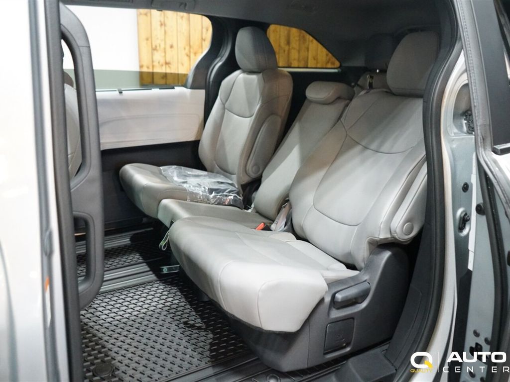 2025 Toyota Sienna XLE FWD 8-Passenger - 22956976 - 25