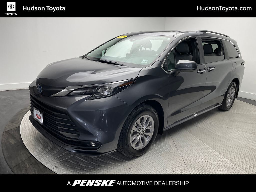 2025 Toyota Sienna XLE FWD 8-Passenger - 22985541 | Video 1