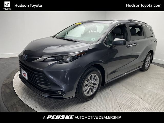 2025 Toyota Sienna XLE FWD 8-Passenger - 22985541 - 0