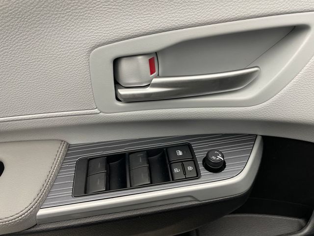 2025 Toyota Sienna XLE FWD 8-Passenger - 22985541 - 9