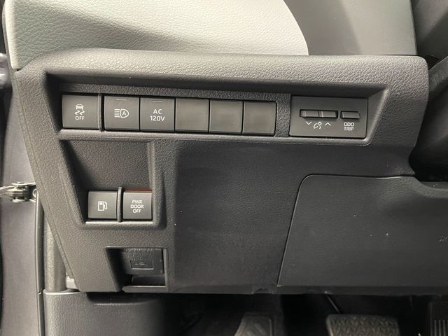 2025 Toyota Sienna XLE FWD 8-Passenger - 22985541 - 19