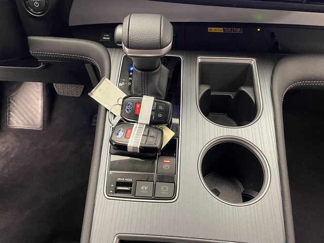 2025 Toyota Sienna XLE FWD 8-Passenger - 22985541 - 27