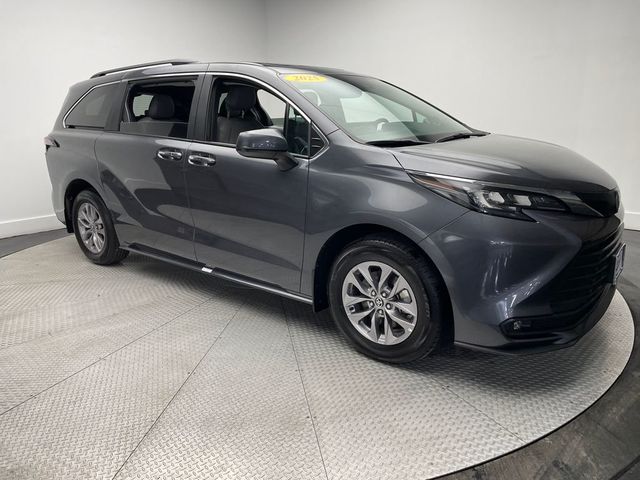 2025 Toyota Sienna XLE FWD 8-Passenger - 22985541 - 2