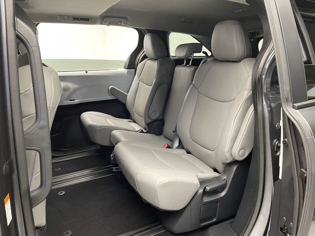 2025 Toyota Sienna XLE FWD 8-Passenger - 22985541 - 33