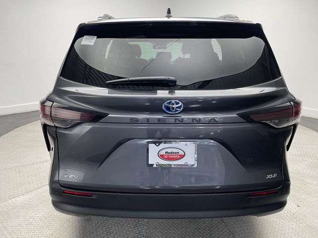 2025 Toyota Sienna XLE FWD 8-Passenger - 22985541 - 5