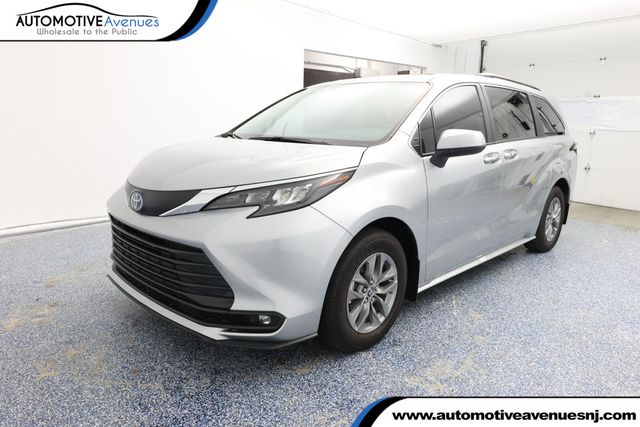 2025 Toyota Sienna XLE FWD 8-Passenger - 22937513 - 0