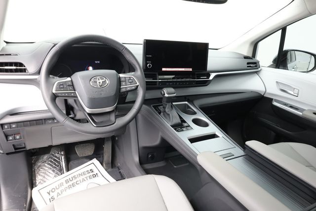 2025 Toyota Sienna XLE FWD 8-Passenger - 22937513 - 9