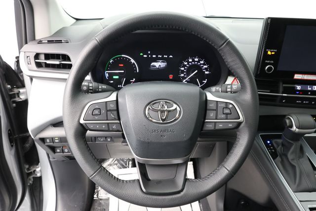 2025 Toyota Sienna XLE FWD 8-Passenger - 22937513 - 10