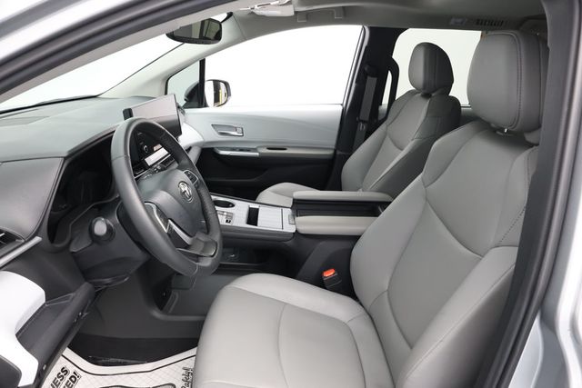 2025 Toyota Sienna XLE FWD 8-Passenger - 22937513 - 16