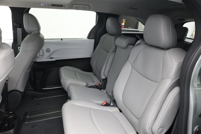 2025 Toyota Sienna XLE FWD 8-Passenger - 22937513 - 17