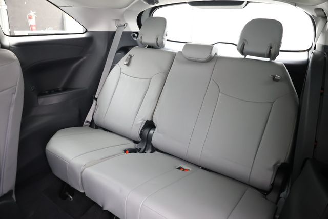 2025 Toyota Sienna XLE FWD 8-Passenger - 22937513 - 18