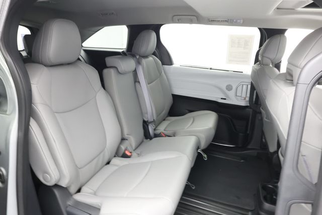 2025 Toyota Sienna XLE FWD 8-Passenger - 22937513 - 20