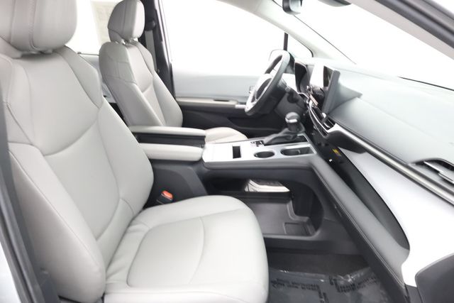 2025 Toyota Sienna XLE FWD 8-Passenger - 22937513 - 21