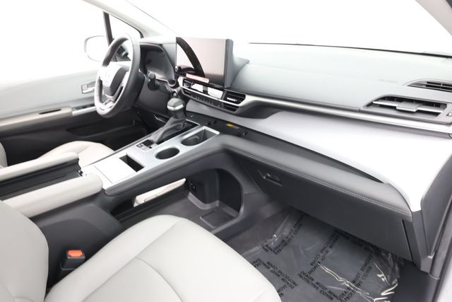 2025 Toyota Sienna XLE FWD 8-Passenger - 22937513 - 22