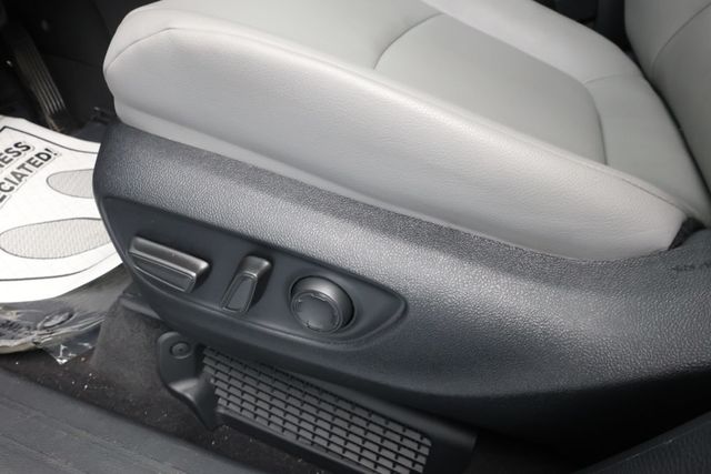 2025 Toyota Sienna XLE FWD 8-Passenger - 22937513 - 8