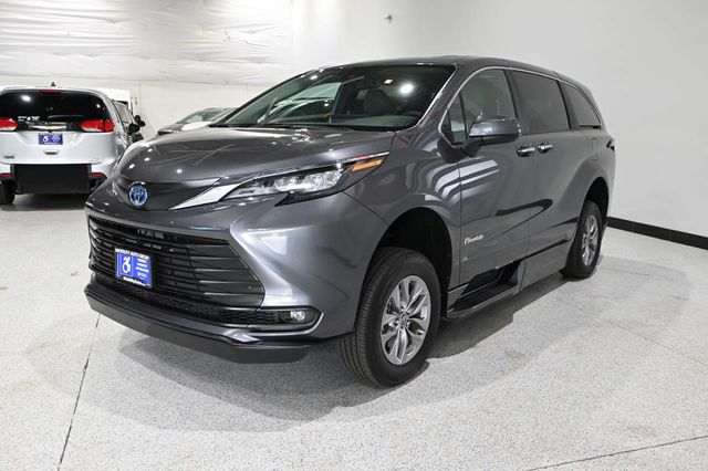 2025 Toyota Sienna XLE Mobility Handicap Van - 23034108 - 9