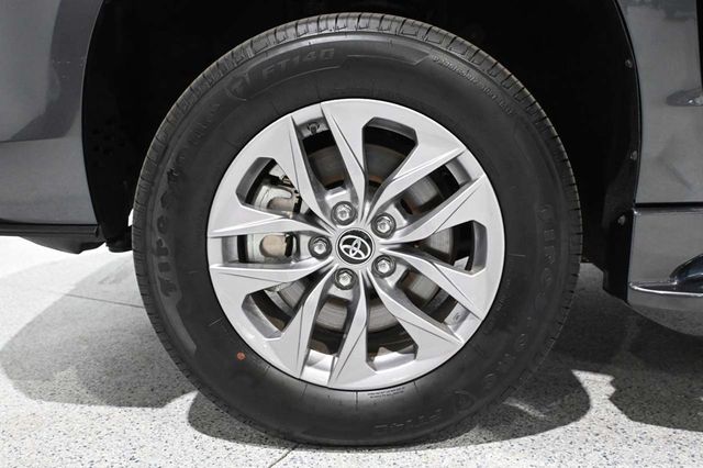 2025 Toyota Sienna XLE Mobility Handicap Van - 23034108 - 11
