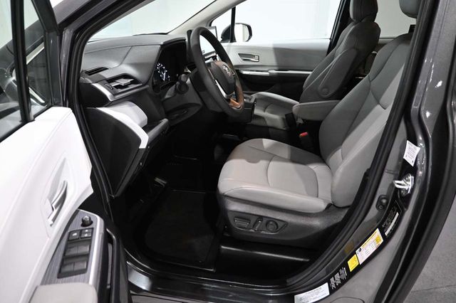 2025 Toyota Sienna XLE Mobility Handicap Van - 23034108 - 12