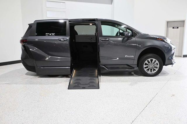 2025 Toyota Sienna XLE Mobility Handicap Van - 23034108 - 16