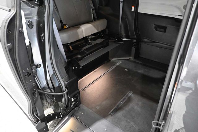 2025 Toyota Sienna XLE Mobility Handicap Van - 23034108 - 17