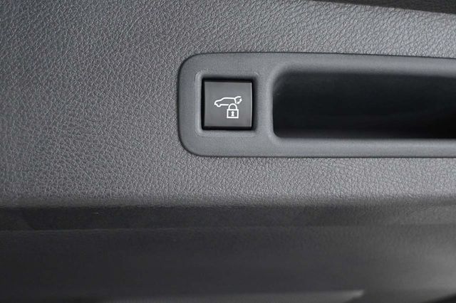 2025 Toyota Sienna XLE Mobility Handicap Van - 23034108 - 25