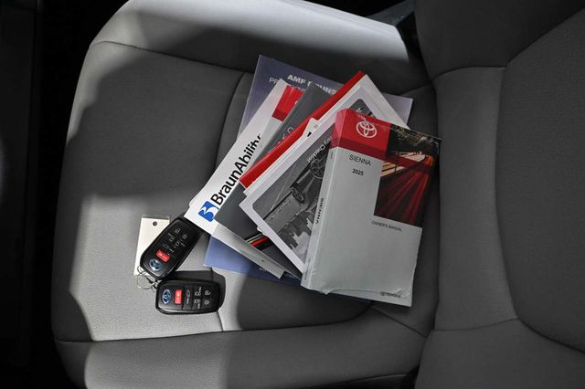 2025 Toyota Sienna XLE Mobility Handicap Van - 23034108 - 38