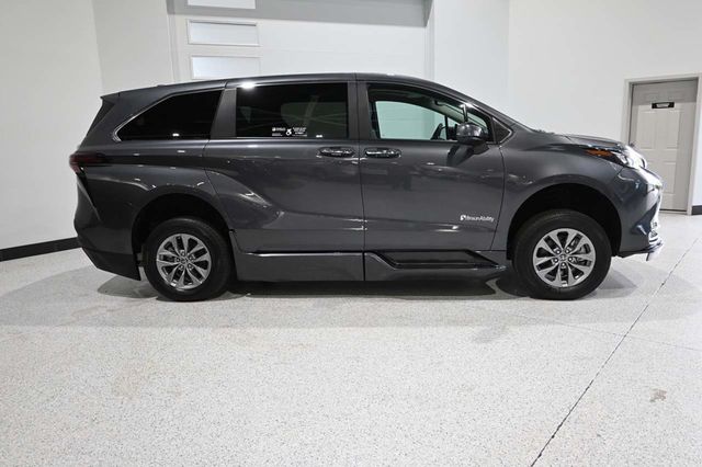 2025 Toyota Sienna XLE Mobility Handicap Van - 23034108 - 4