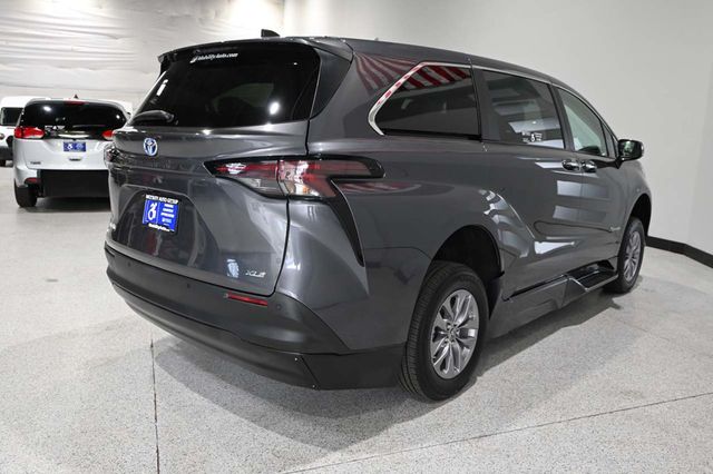 2025 Toyota Sienna XLE Mobility Handicap Van - 23034108 - 5