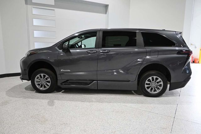 2025 Toyota Sienna XLE Mobility Handicap Van - 23034108 - 8