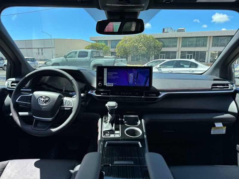 2025 Toyota Sienna XSE FWD 7-Passenger - 22943845 - 12