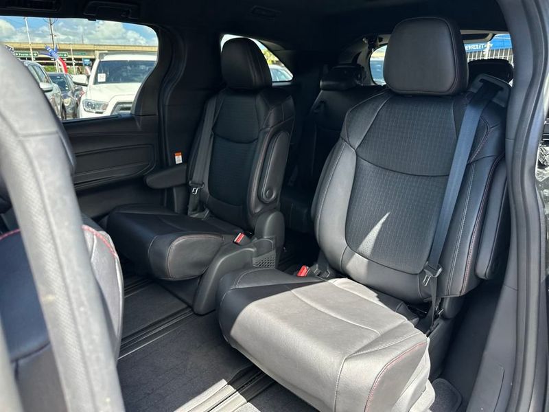 2025 Toyota Sienna XSE FWD 7-Passenger - 22943845 - 13