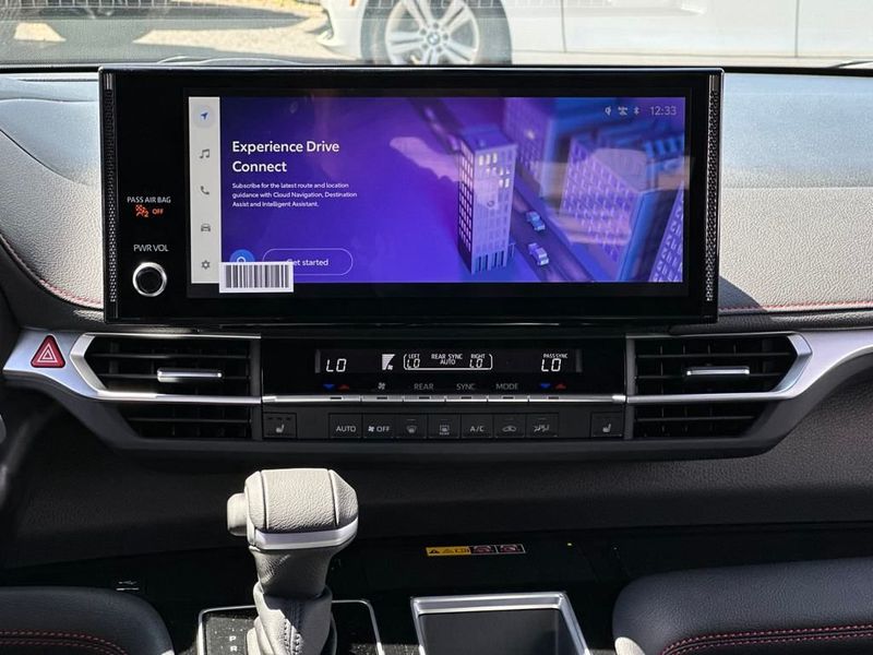 2025 Toyota Sienna XSE FWD 7-Passenger - 22943845 - 14