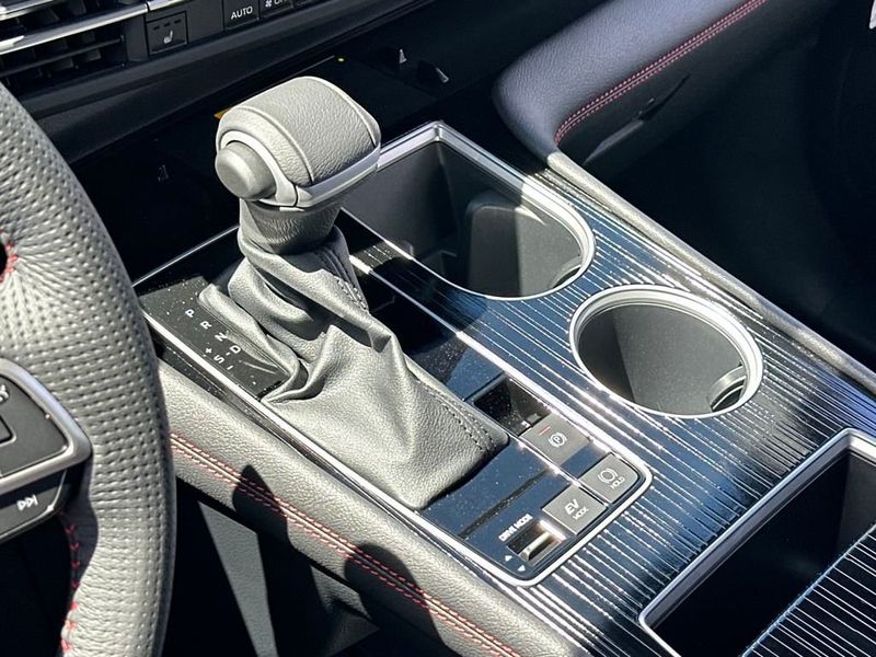 2025 Toyota Sienna XSE FWD 7-Passenger - 22943845 - 17