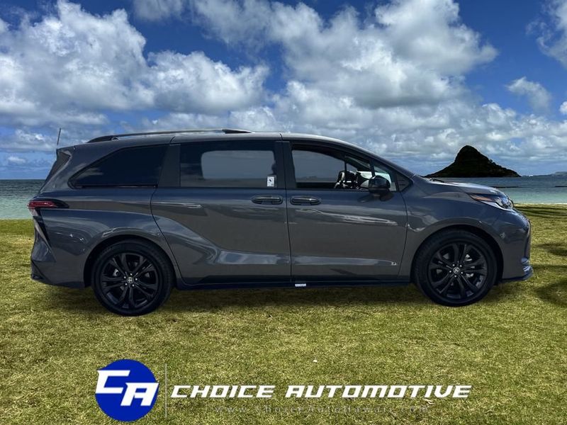 2025 Toyota Sienna XSE FWD 7-Passenger - 22943845 - 7