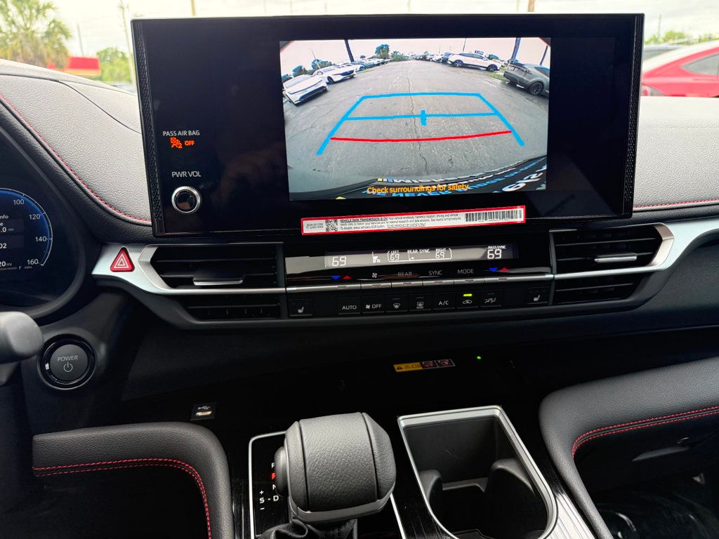 2025 Toyota Sienna XSE FWD 7-Passenger - 22818980 - 16