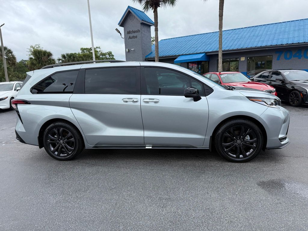 2025 Toyota Sienna XSE FWD 7-Passenger - 22818980 - 3