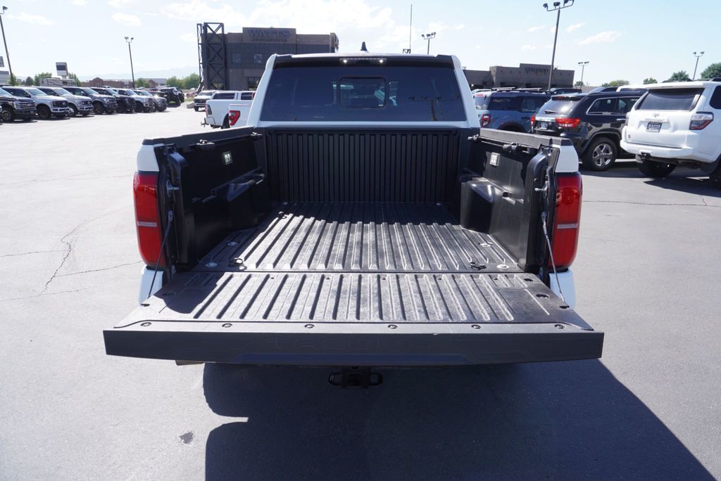 2025 Toyota Tacoma SR5 - 23035378 - 10
