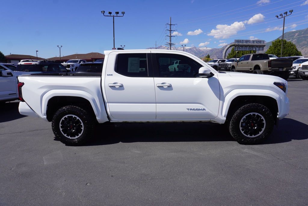 2025 Toyota Tacoma SR5 - 23035378 - 12