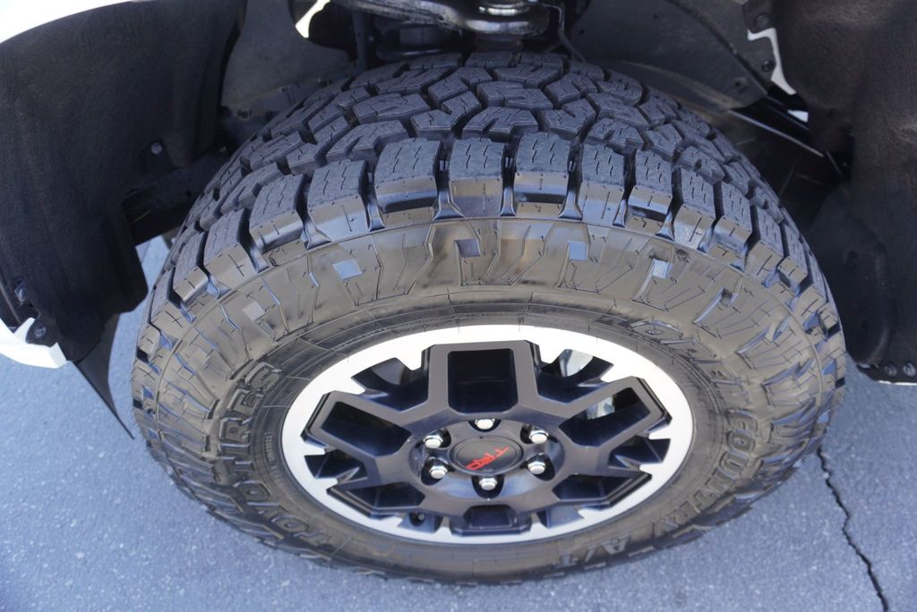 2025 Toyota Tacoma SR5 - 23035378 - 15