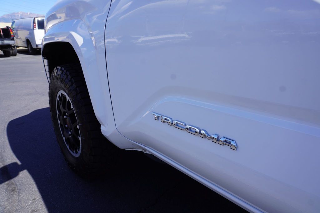 2025 Toyota Tacoma SR5 - 23035378 - 16