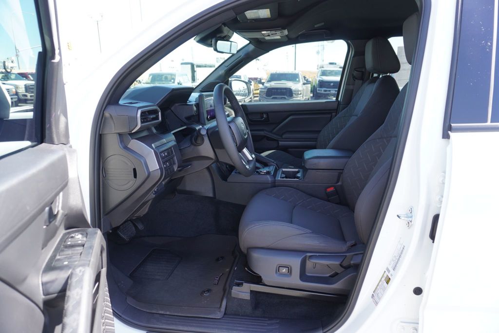 2025 Toyota Tacoma SR5 - 23035378 - 18