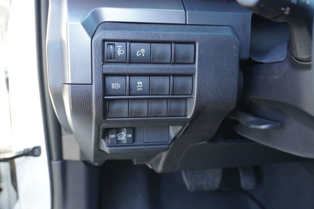 2025 Toyota Tacoma SR5 - 23035378 - 26