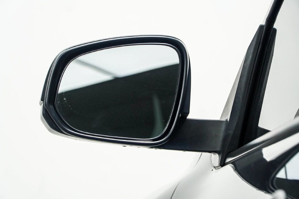Toyota Tacoma photo 16
