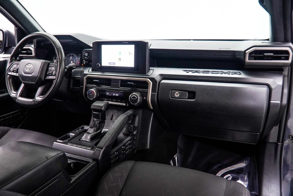 Toyota Tacoma photo 17