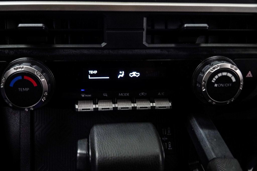 Toyota Tacoma photo 21