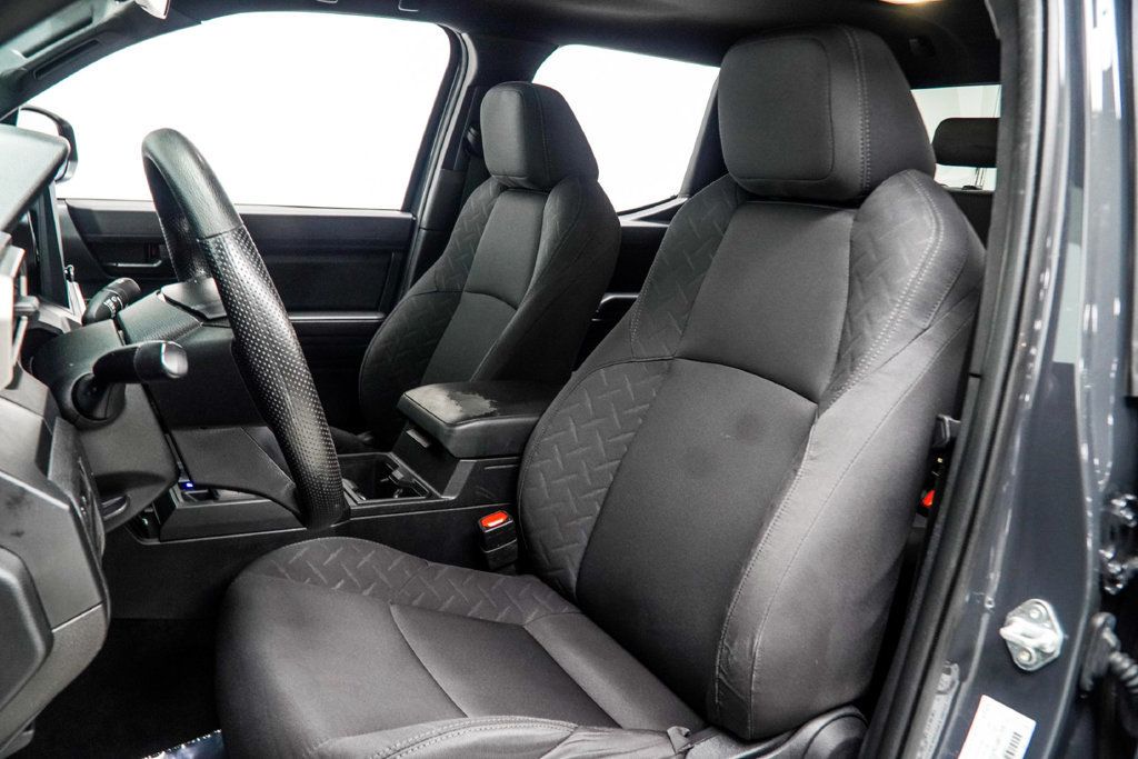 Toyota Tacoma photo 33