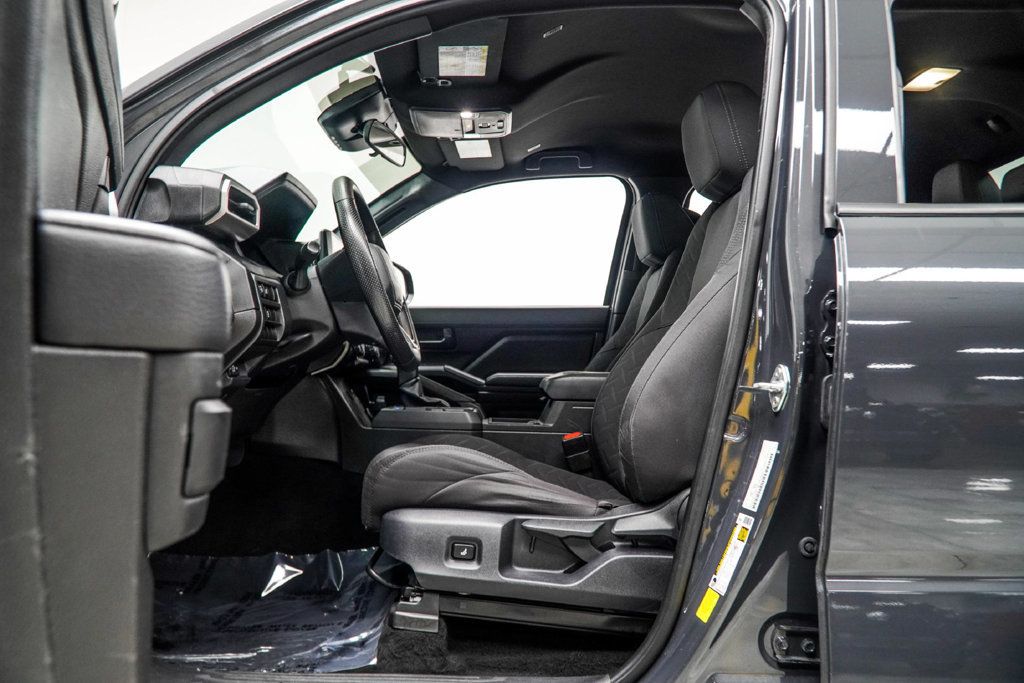 Toyota Tacoma photo 34